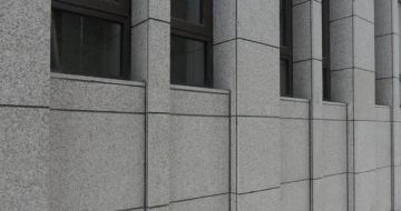 山西芝麻灰外墙干挂石材及施工注意事项