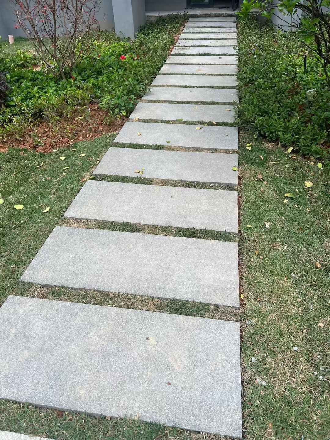 山西 芝麻黑小区踏步、汀步石铺装效果