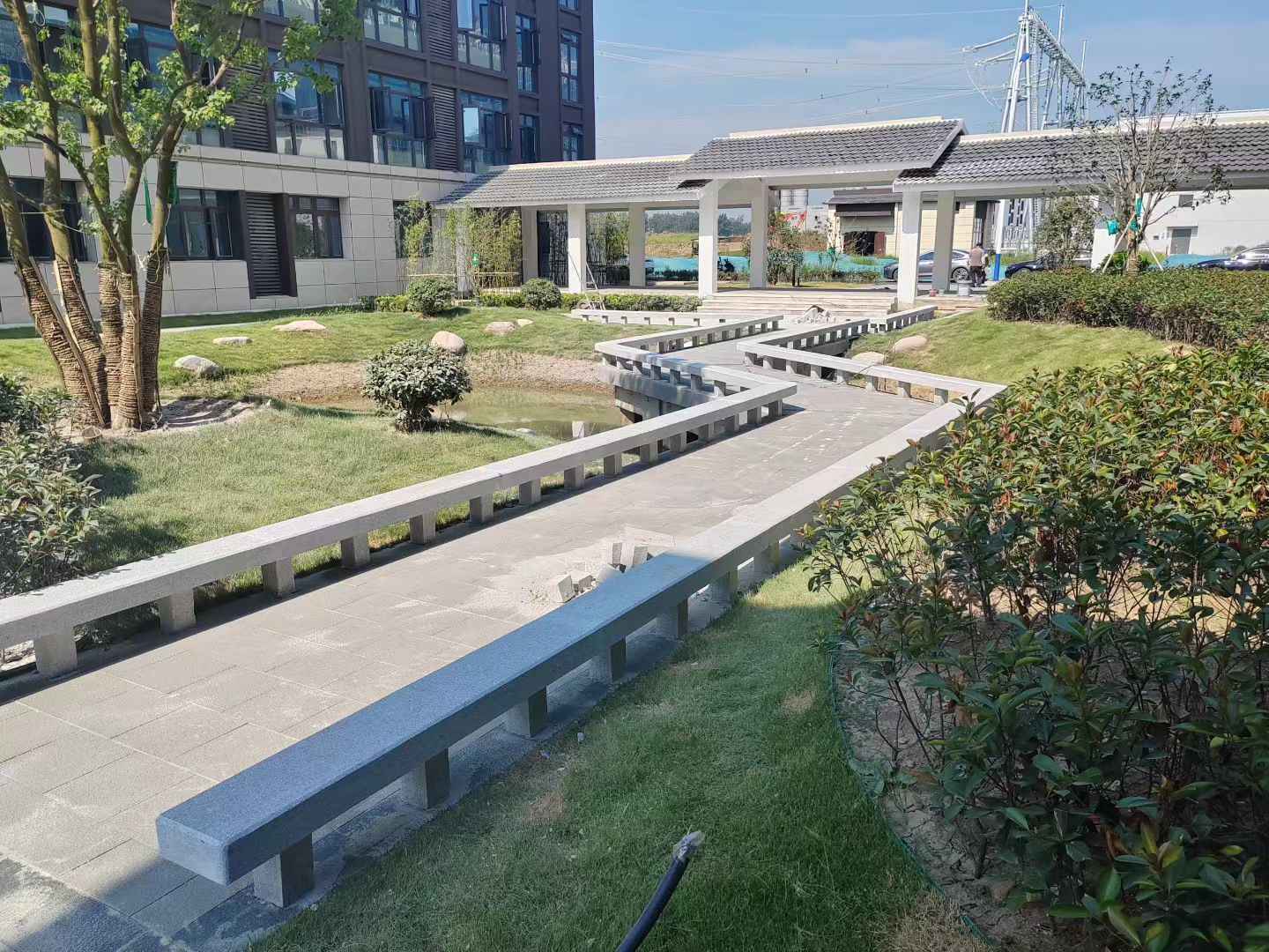 山西 芝麻灰小区坐凳&栏杆安装效果