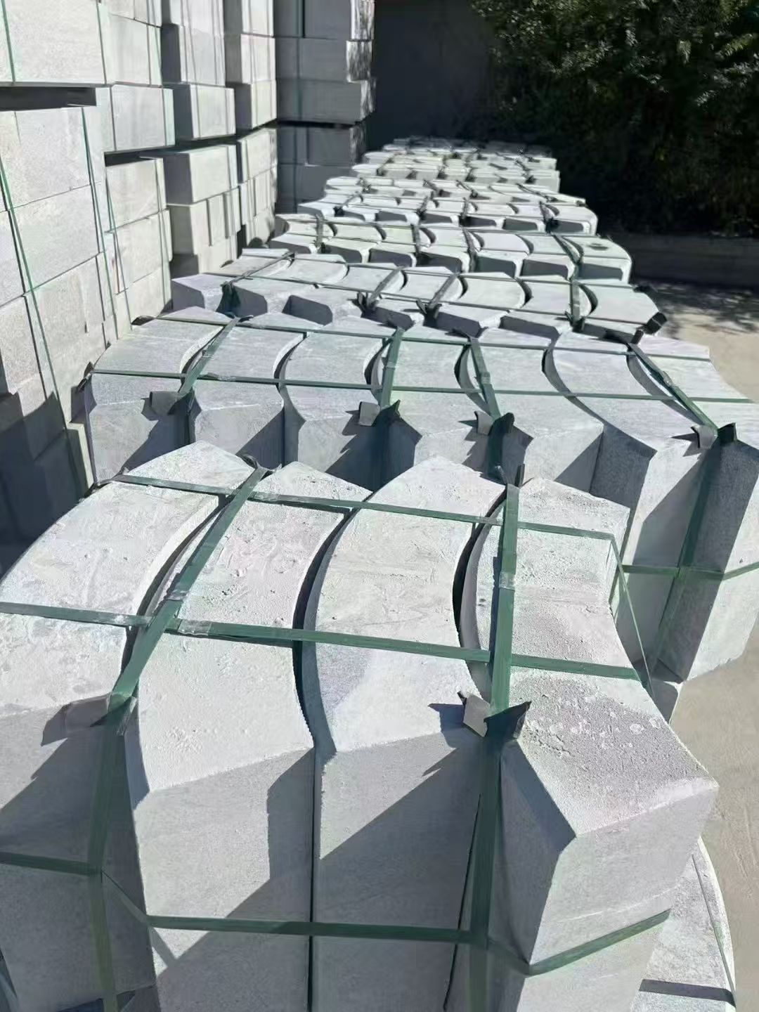 山西 芝麻灰弧形路沿石