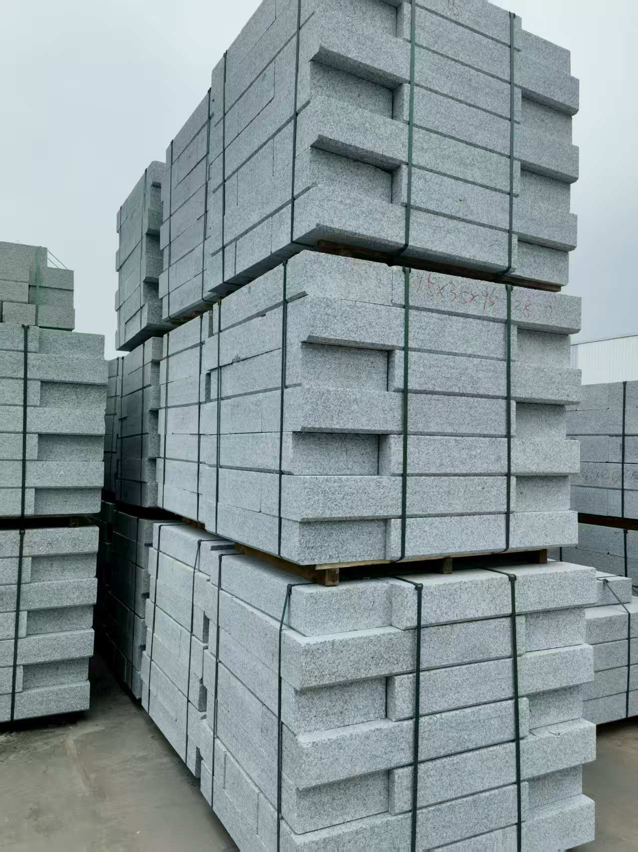 山西 路沿石，板板正正的路沿石