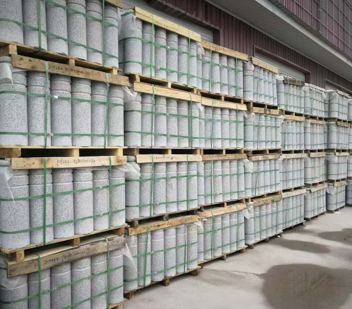 山西 芝麻白挡车柱、阻车桩、隔离柱