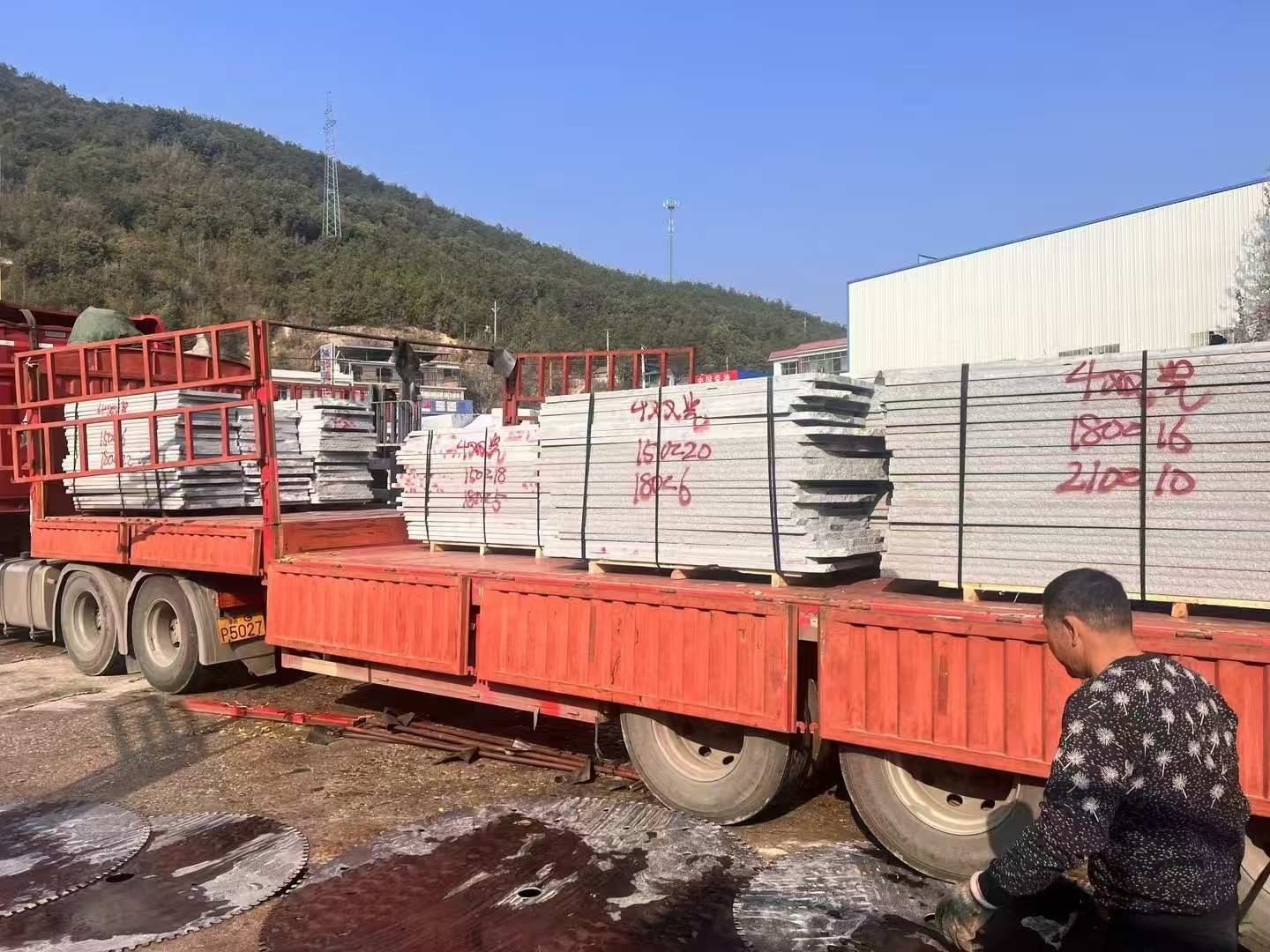 山西 芝麻灰花岗岩光面毛板出货日常